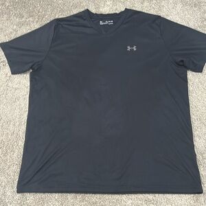 Men’s black under armour dry fit shirt
